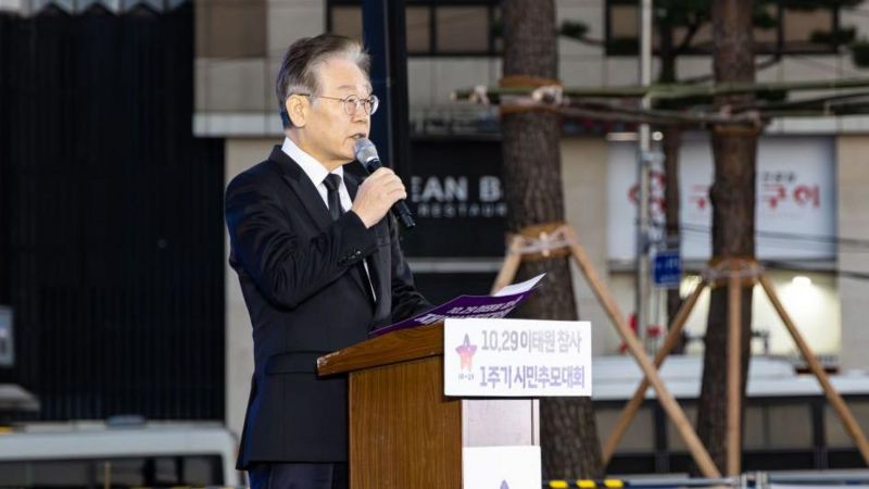Güney Koreli muhalif lider Lee, basın toplantısında boynundan bıçaklandı