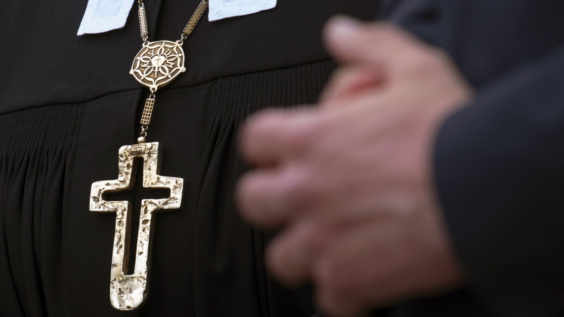 Almanya'da 2 binden fazla kişi kilise personeli tarafından cinsel istismara uğradı