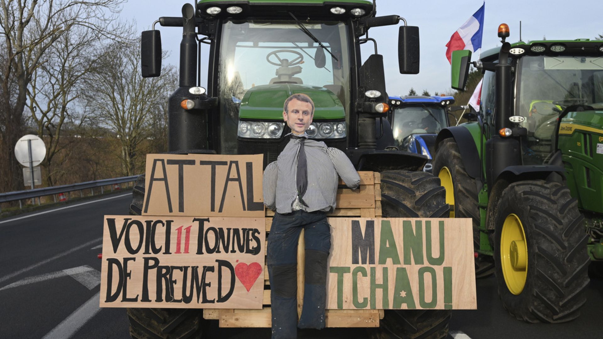 Fransa’da hükümet Paris’i kuşatan çiftçilerin öfkesini yatıştırmak için önlemler paketi açıkladı