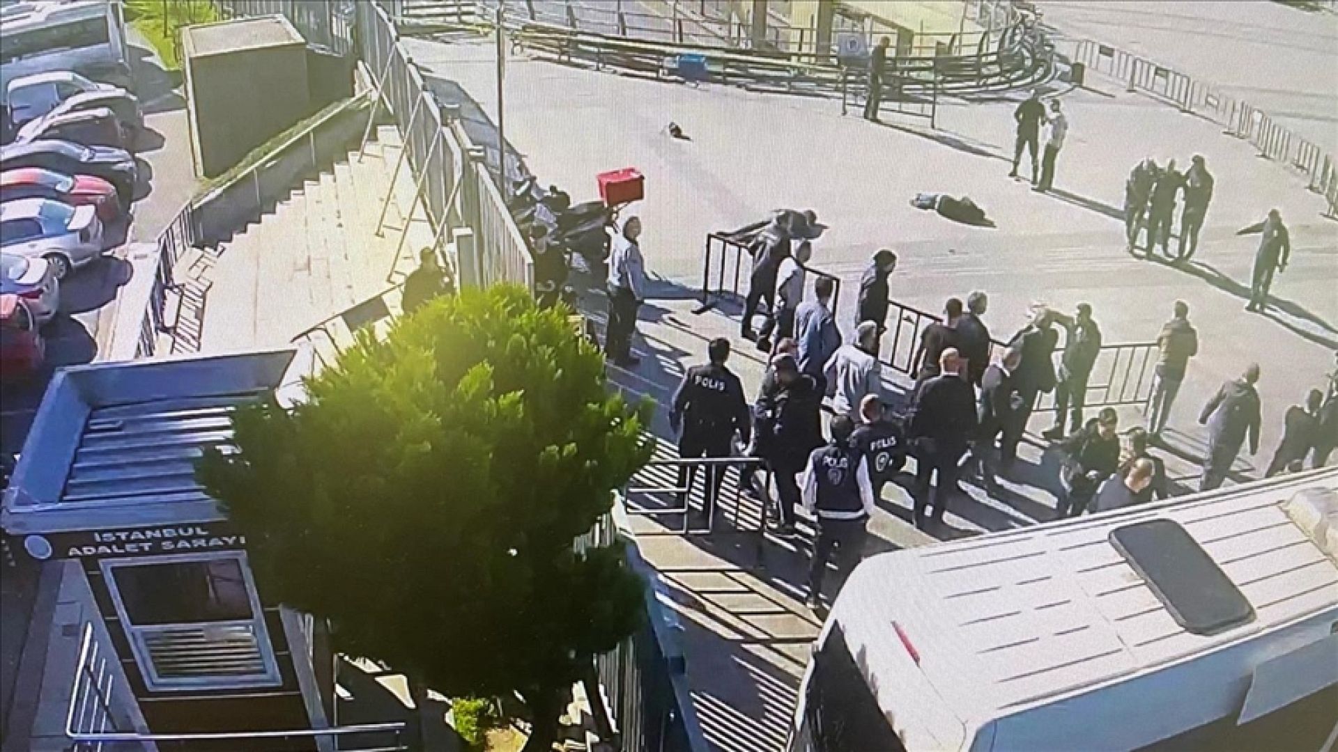 İstanbul Adliyesi'nde kontrol noktasına silahlı saldırı: 2 ölü, 5 yaralı