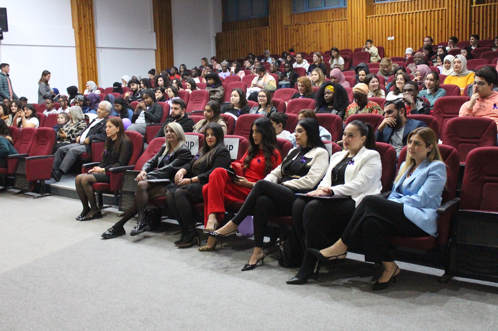 DAÜ'de 8 Mart Etkinliği: Kadınların Başarı Hikayeleri ve Deneyimleri Konuşuldu