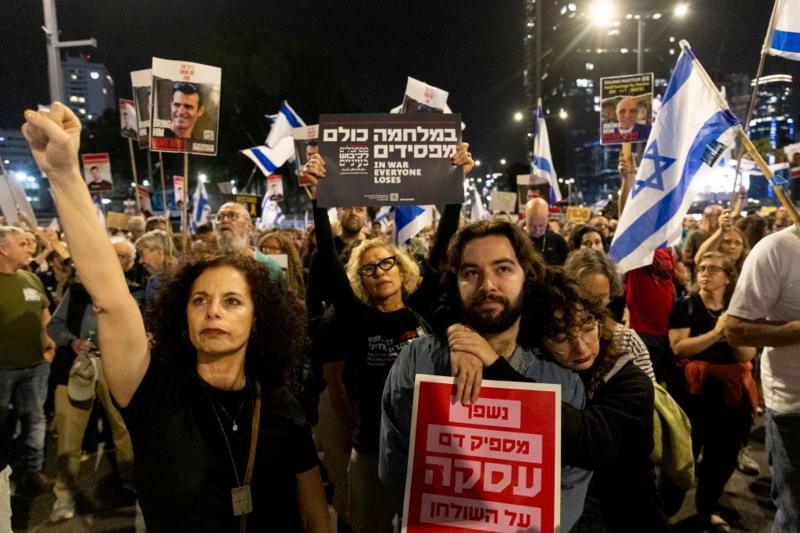 İsrail'de binlerce kişi hükümeti protesto etti