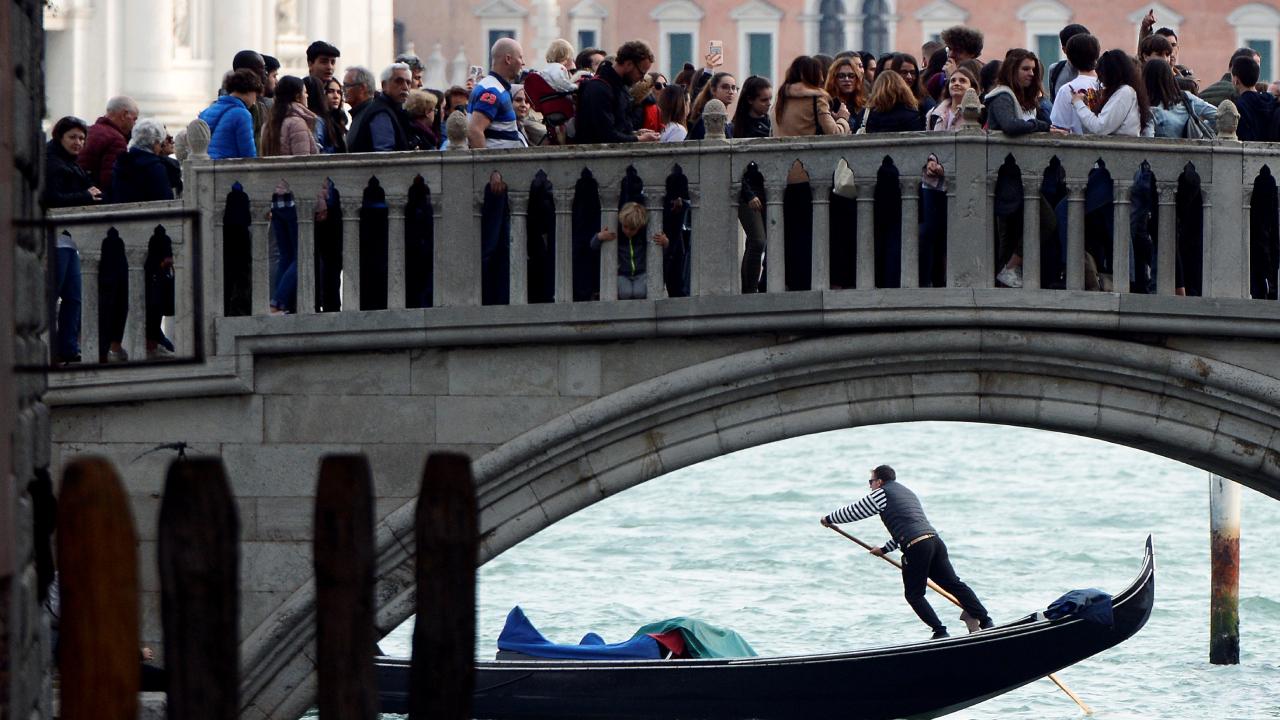Venedik, günübirlik ziyaretçilerden 8 günde 700 bin euro kazandı