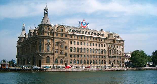 Tren, Haydarpaşa Garı'na geri dönüyor