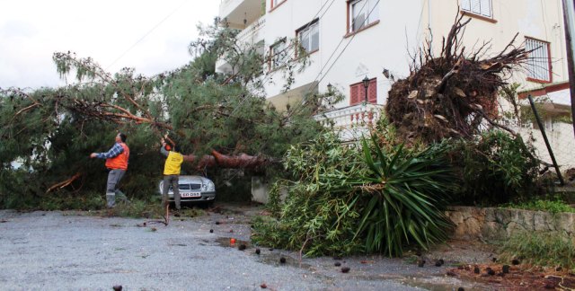 Lefkoşa Türk Belediyesi'nden fırtına uyarısı
