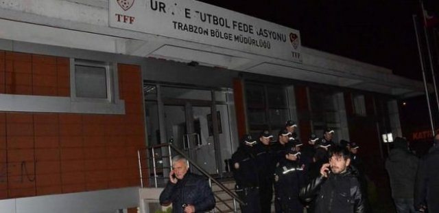 Trabzonspor taraftarlarından isyan: TFF binasını bastılar