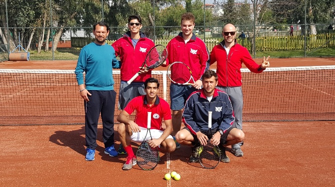 GAÜ Tenis takımı başarıya doymuyor