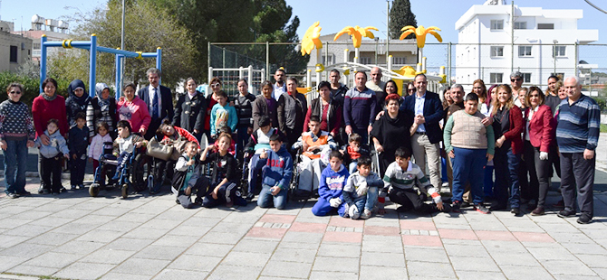 Özel gereksinimli çocuklar Marmara Parkı’na fidan dikti