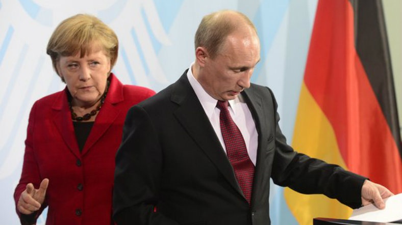‘Rusya, Merkel'i devirmeye çalışıyor’