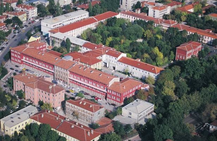 Sıra akademide: Ankara Üniversitesi’nde yolsuzlukla suçlanan 33 kişi gözaltında