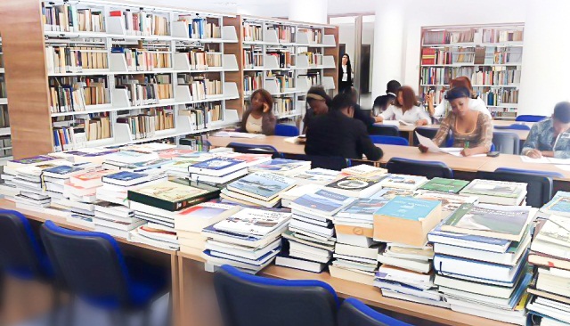 Girne Üniversitesi Kütüphanesi’ne Bağışlar devam ediyor...