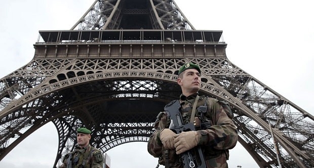 Paris'te terör alarmı: 2'si Türk, 4 gözaltı