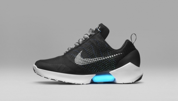 İşte Nike'ın kendini bağlayabilen ayakkabısı (video)