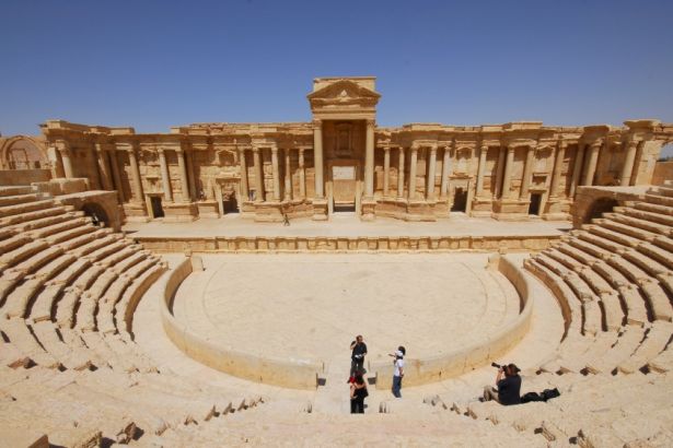 Palmira'da IŞİD tarafından yıkılan tarihi eserler restore edilecek