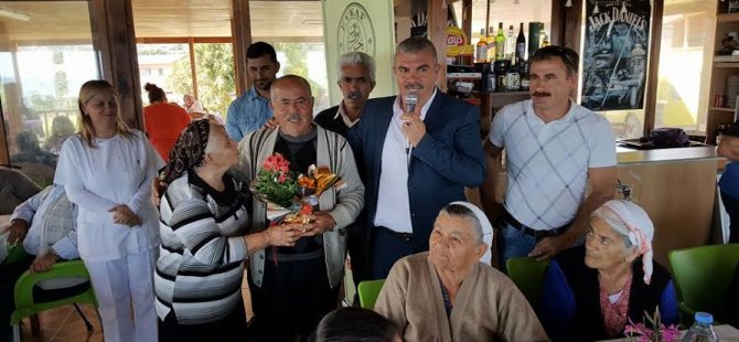 Karpaz Belediyesi ve Vakıflar İdaresi yaşlılara yemek düzenledi