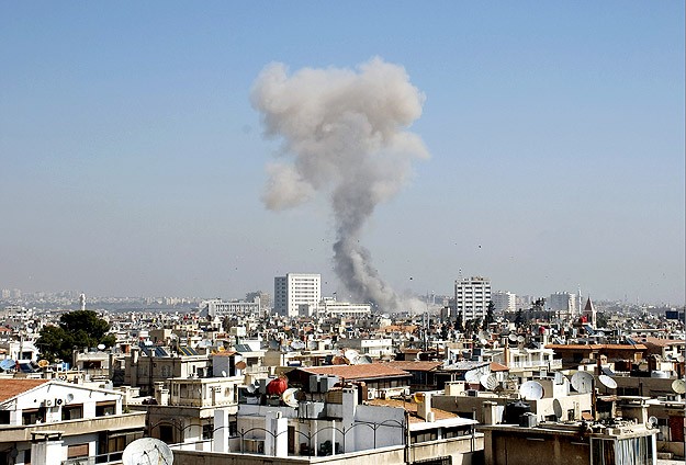Esed rejimi havan topu ve roketle saldırdı: 56 ölü