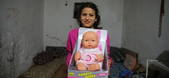 Suriyeli 300 çocuğa oyuncak
