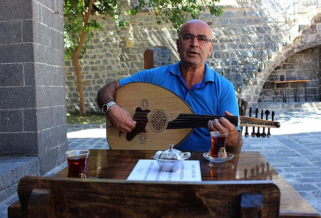 Bakan Çelik'in mesajından etkilendi 21 yıl sonra yurda döndü