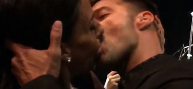 Ricky Martin ile bu tutkulu öpüşme için kaç para ödedi? Videolu...