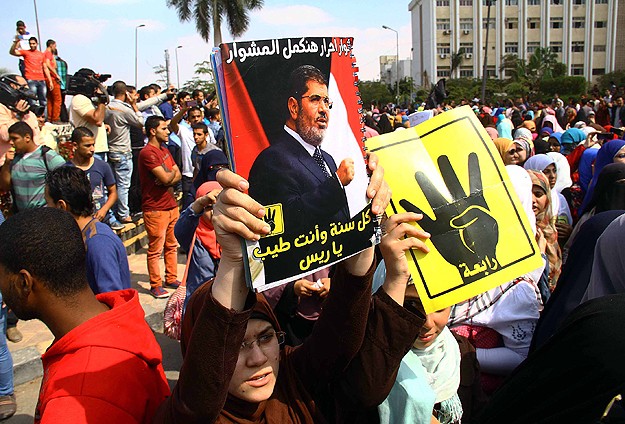 Ezher Üniversitesi'nde darbe karşıtı gösteri