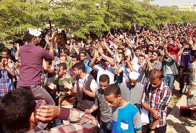 Ezher Üniversitesi'nde darbe karşıtı gösteriler sürüyor