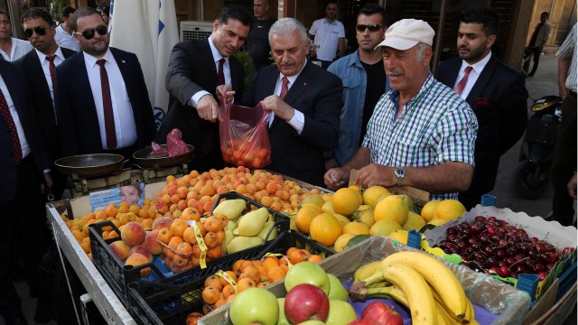 Yıldırım 'Arasta'yı gezdi, kahve içti...