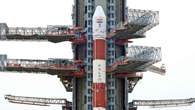 Hindistan 20 uydu taşıyan roketi uzaya fırlattı