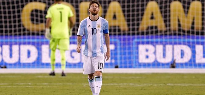 Şili kazandı, Messi milli takımı bıraktı!