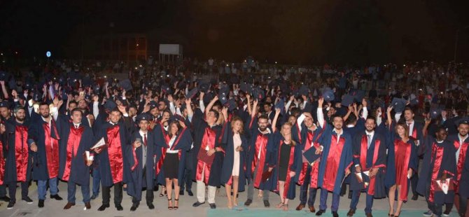 YDÜ’lü mimarlar diplomalarını törenle aldı