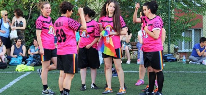 LGBTİ'lerden 4 futbol takımı: Atletik dildao, Lezyonerler, Queer Park Rangers, Sportif Lezbon