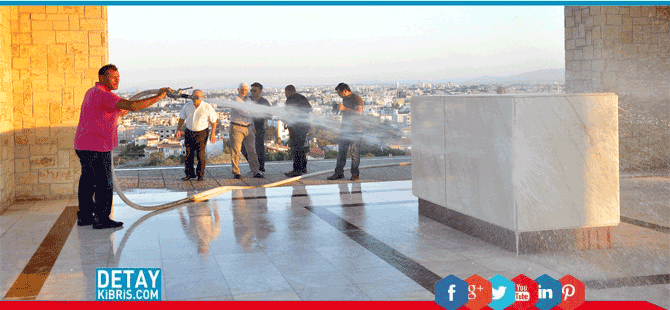 Küçük’ün Anıttepe’deki mozolesi Türkiye’den gelen suyla yıkandı