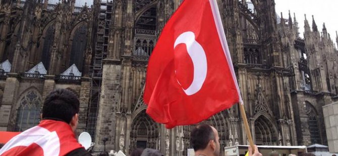 Almanya'da darbe karşıtı miting tartışması