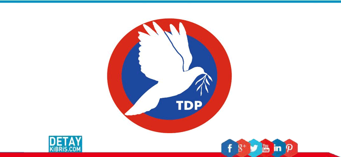Mağusa’da bir grup TDP’li Emiroğulları için imza topladı