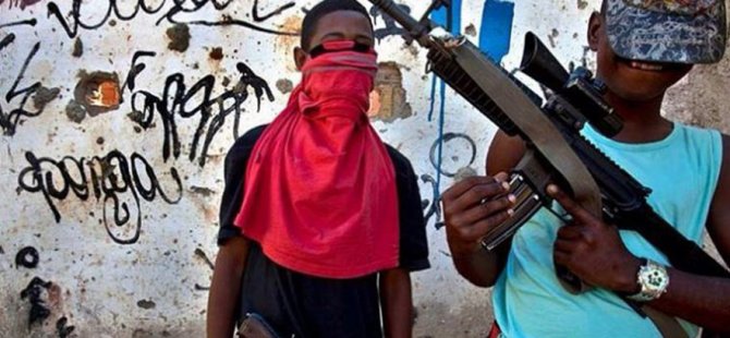 Otomatik silahlı çocuklar Rio’da terör estiriyor!