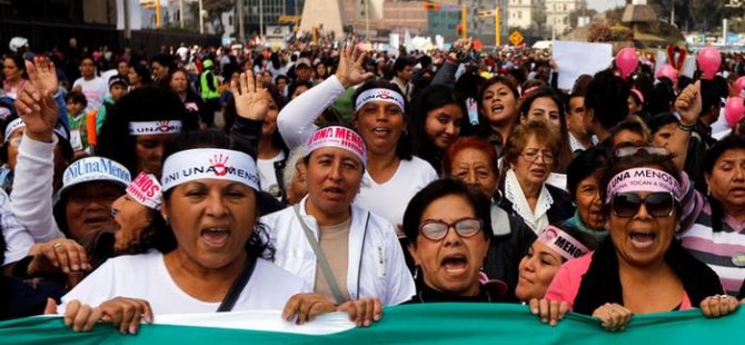 Peru'da kadına şiddete dev protesto