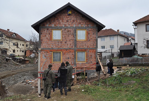 Bosnalı Sırp Belediye katliamın sembolü evi yıkacak