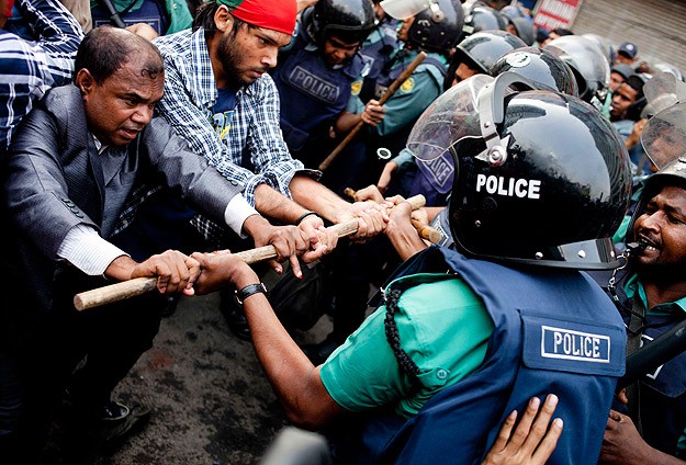 Bangladeş'te eylemler sürüyor