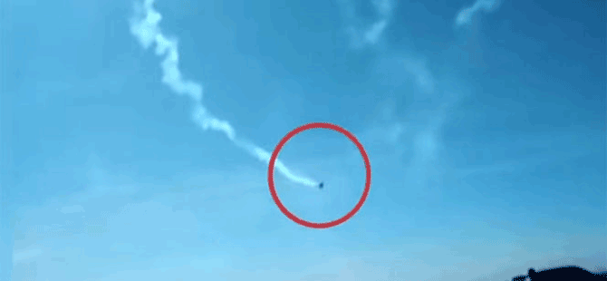 Çin'de akrobasi uçağı düştü!