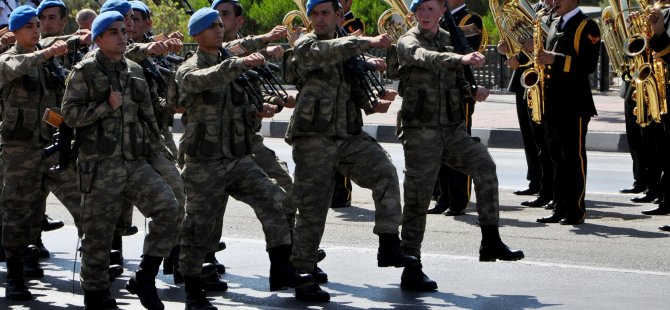 Dr. Fazıl Küçük Bulvarında geçit töreni düzenlendi