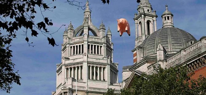 Pink Floyd’un domuzu Londra semalarında!