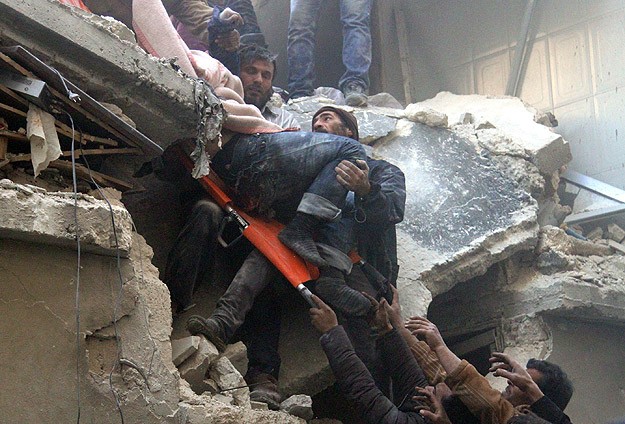 Halep'te varil bombalı saldırı: 8'i çocuk 16 ölü