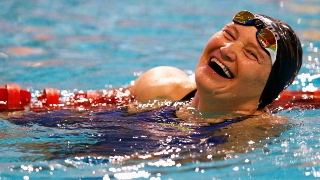 50 yaşındaki Kazak Paralimpik yüzücü dünya rekorunu kırdı