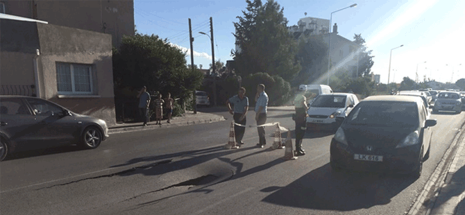 Lefkoşa'da yol çöktü!