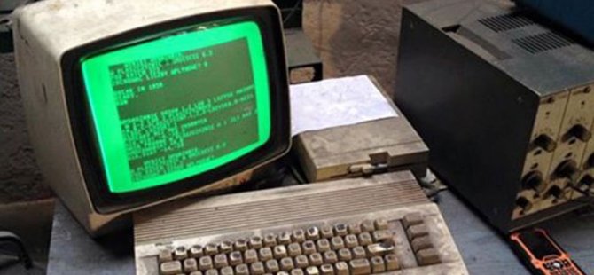 Polonya'da hâlâ Commodore 64 kullanan bir araba tamircisi
