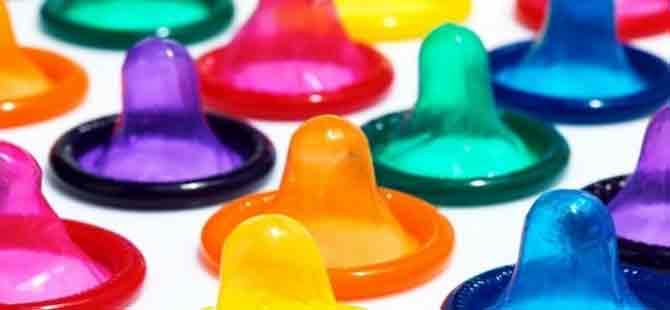 Sevgilisine 999 prezervatifle evlenme teklifi eden genç!