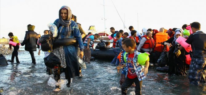 Göçmenler ara bölgeden güney Kıbrıs'a geçiyor
