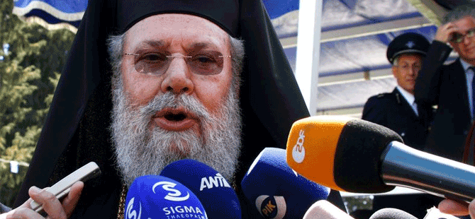 Başpiskopos II.Hrisostomos aleyhine imza kampanyası