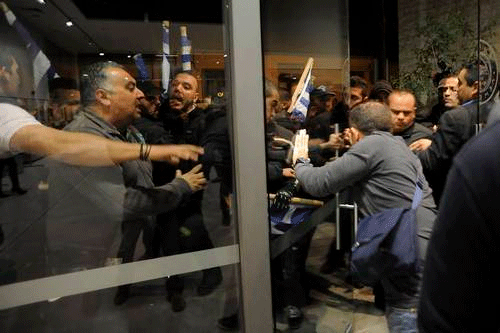 Talat'a Saldırı! Rum Polisi 3 kişiyi tutukladı