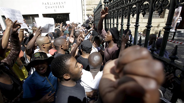 Güney Afrika’da öğrencilerin harç zammı protestosu