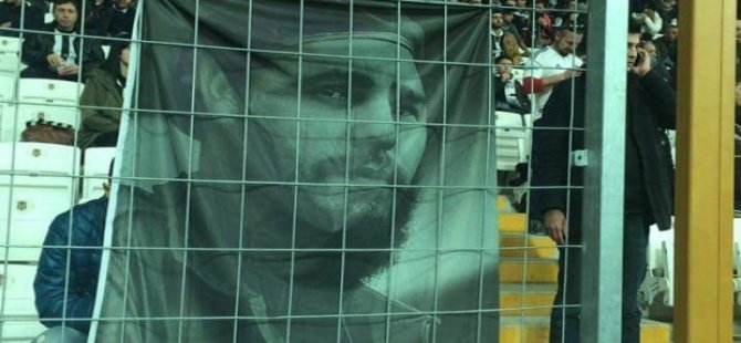 Beşiktaş tribününde Fidel Castro bayrağı açıldı